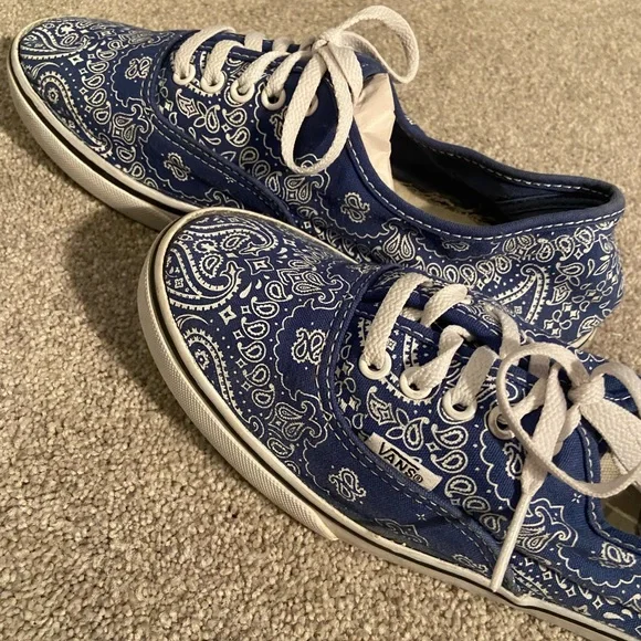 Almost new/Worn 1X. Bandanna sneakers - Picture 2 of 6